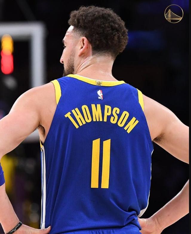 美记：快船休赛期引援失败，坐拥“顶配”阵容却不得不用新人（美媒：快船休赛期补强失利，豪华阵容仍被迫启用新人）