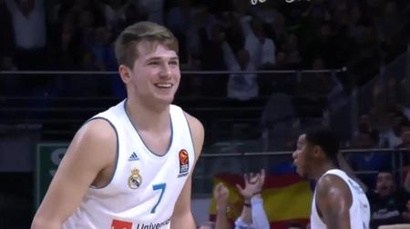 场边教练的表情太真实（场边教练的表情太到位）