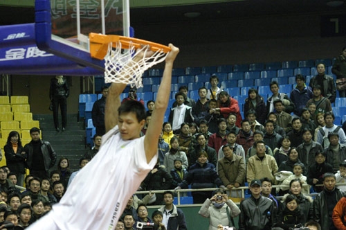 安布：在没中锋的情况下，普利希奇搭莱奥可能存在兼容问题（安布：无中锋时，普利希奇与莱奥的搭档或存兼容隐患）